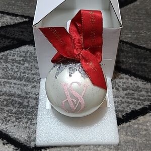 VICTORIA SECRET LIMITED EDITION COLLECTOR'S CHRISTMAS ORNAMENT